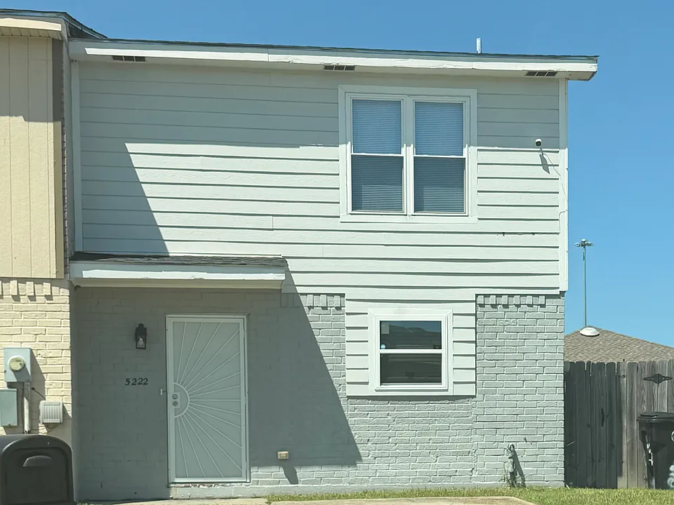 5222 Lakeview Ct