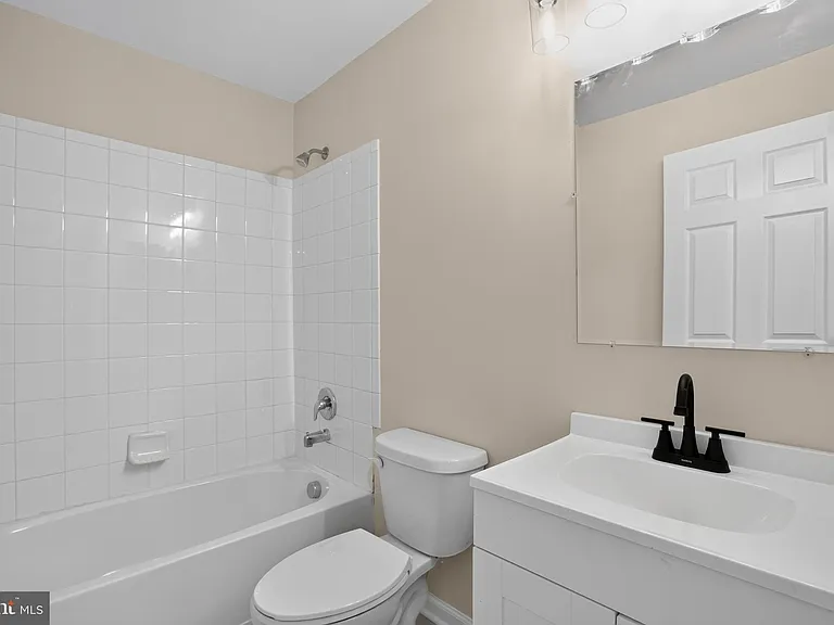 6816 Barlowe Ct — Photo 21
