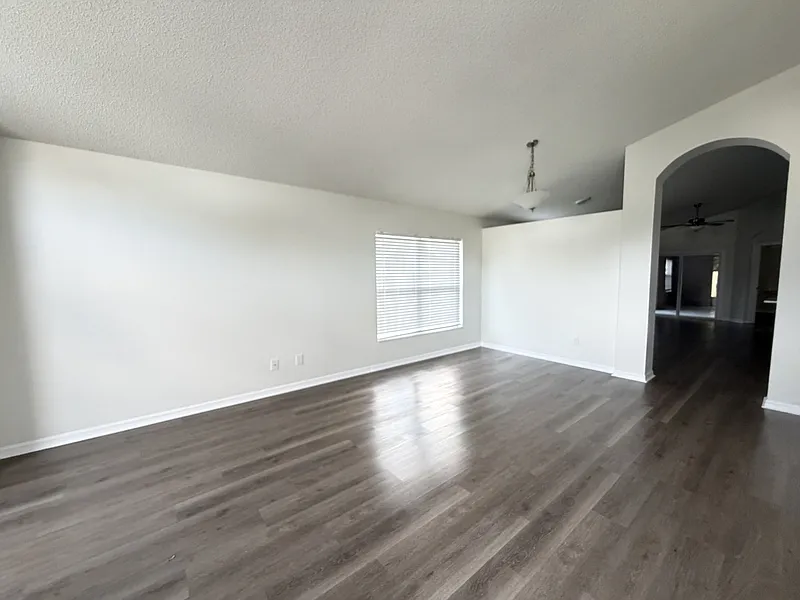 4 bed, 2.0 bath, 1843 sqft, $2,600 — Photo 4