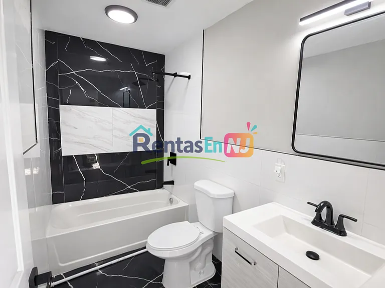 494 S 18th St #3D — Photo 1