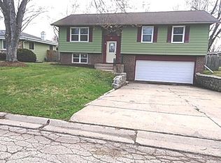 411 Northgate Rd, Lindenhurst, IL 60046