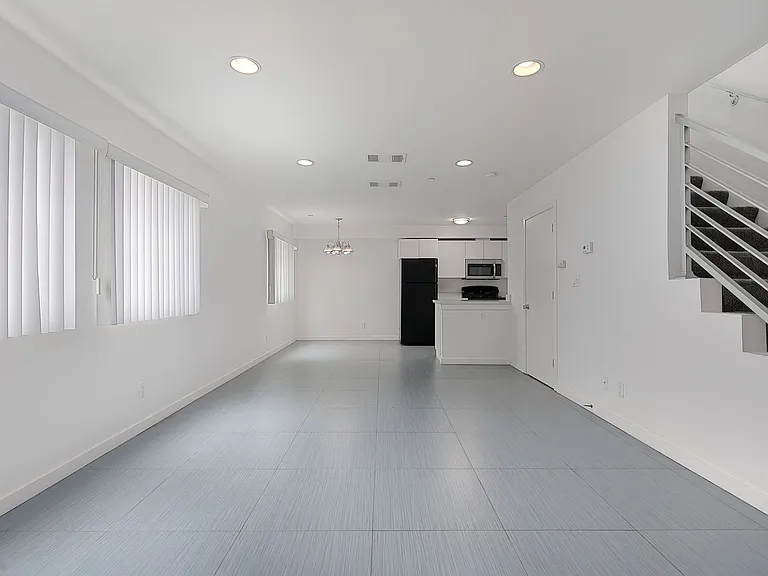 Corinth Apartments — Photo 2