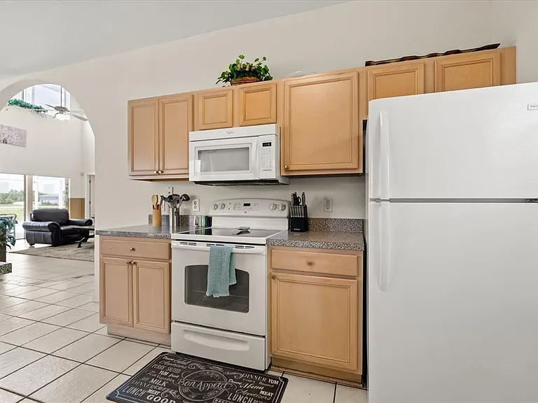 526 Windsor Pl — Photo 9