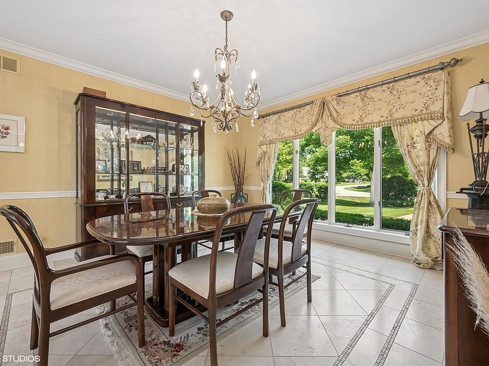 2nd image of 1881 Haven Ln