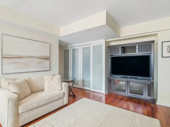 153 E 57th St APT 17F, New York, NY 10022