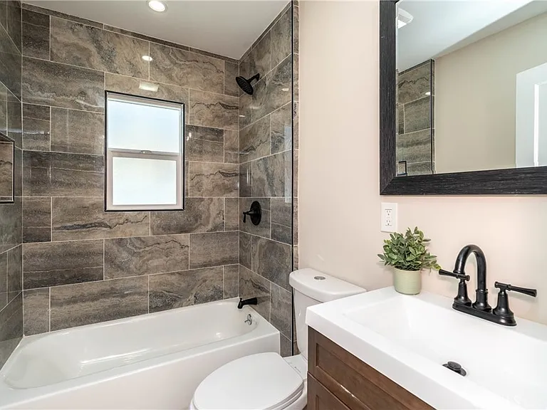 2241 Grand Ave — Photo 9