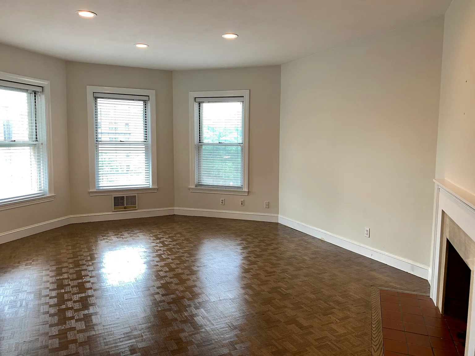 1 bed, 1.0 bath, 718 sqft, $3,850 — Photo 1