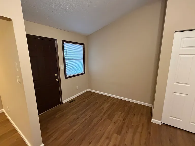 814 South Rd — Photo 6