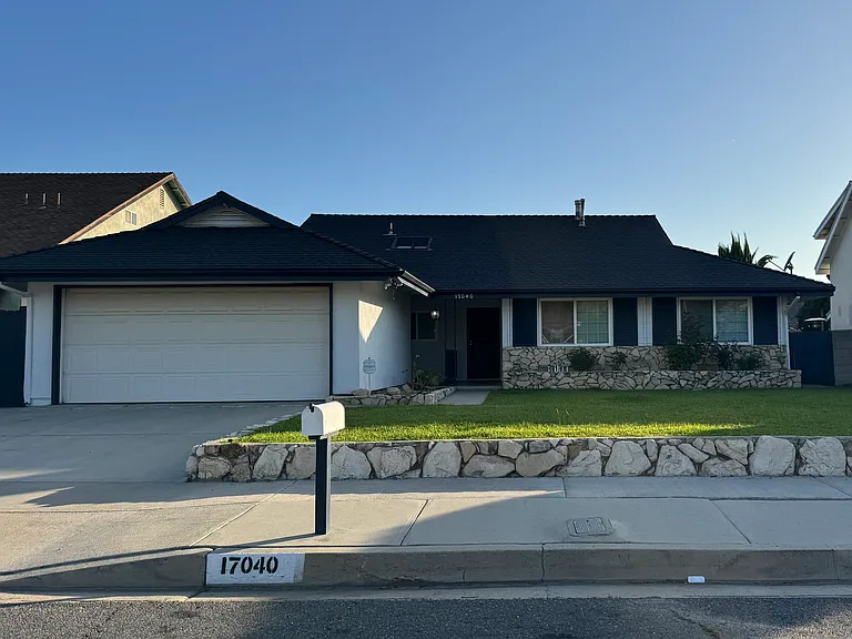 17040 Ridge Park Dr — Photo 1