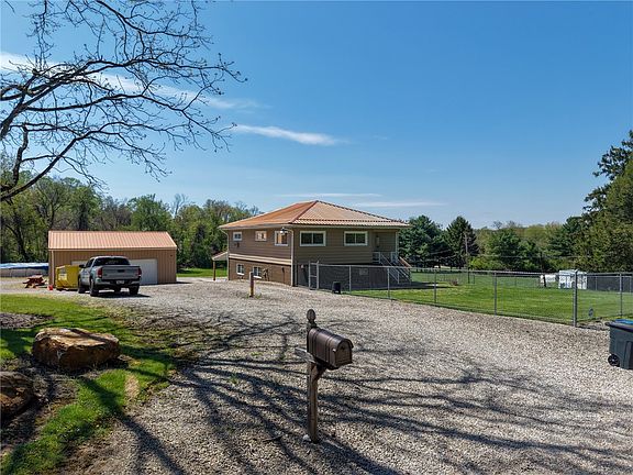 2nd image of 713 York Run Rd