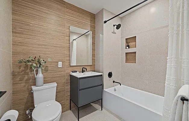 Bathroom, photo 1