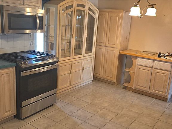 4th image of 944 W Wylie Ave