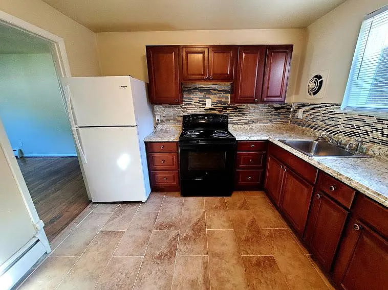 3212 Ellwood Ave — Photo 4