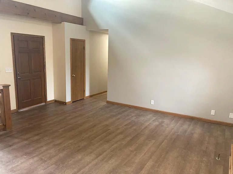 1511 N Lark Ln — Photo 4