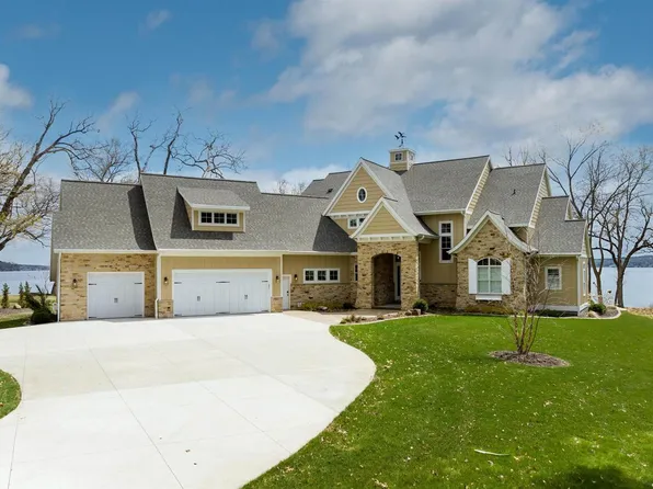 N5422 Shore Dr, Green Lake, WI 54941
