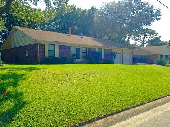 3rd image of 3645 Wimbledon Dr