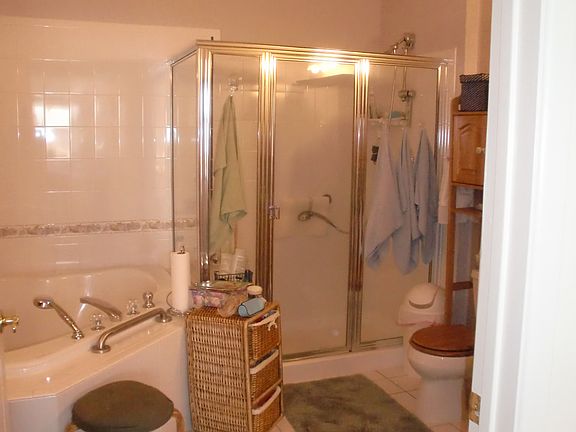 5th image of 28 Meadow Pond Cir