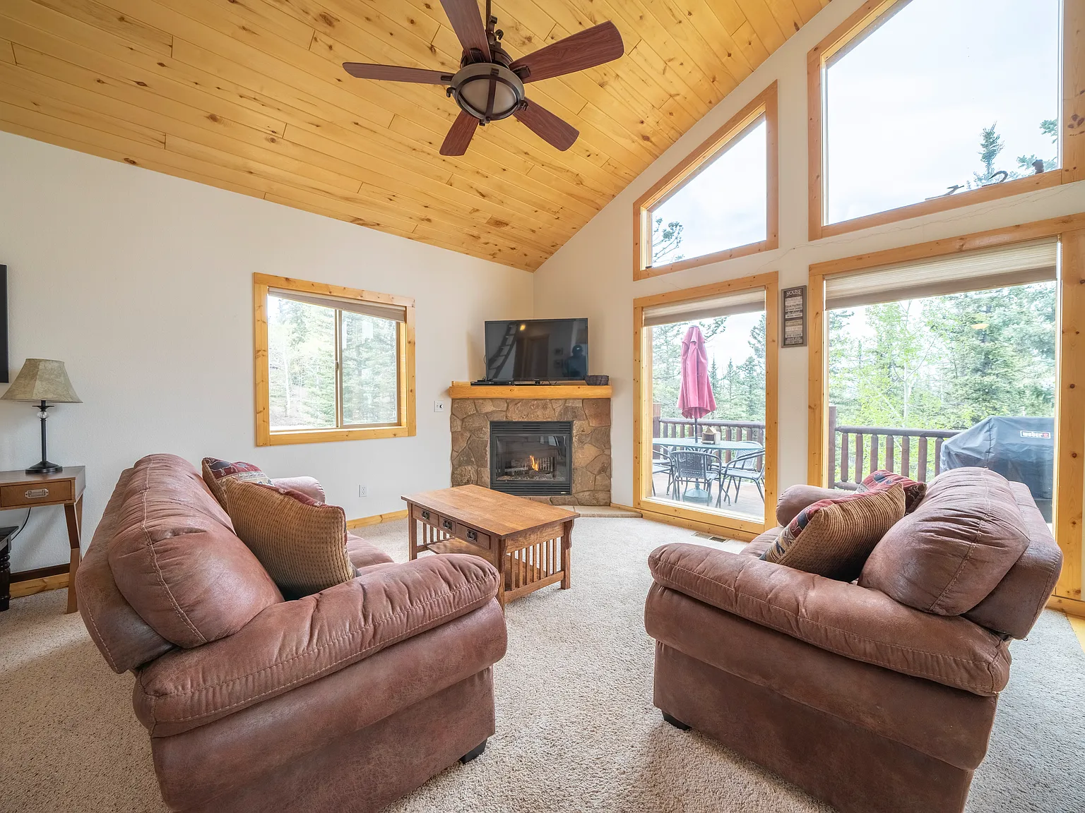 3 bed, 1948 sqft, $2,400 — Photo 3