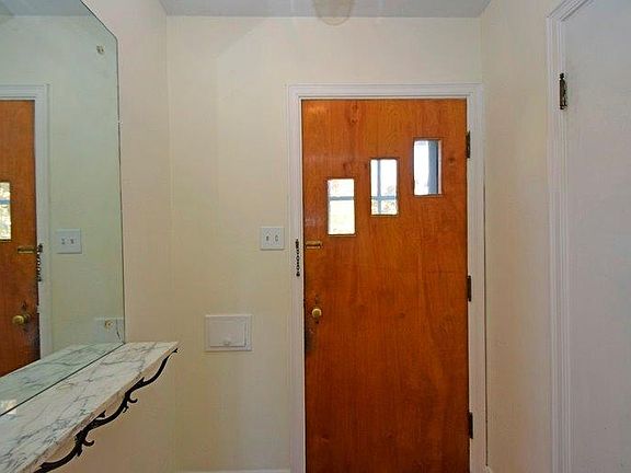 3rd image of 1343 Westminster Dr
