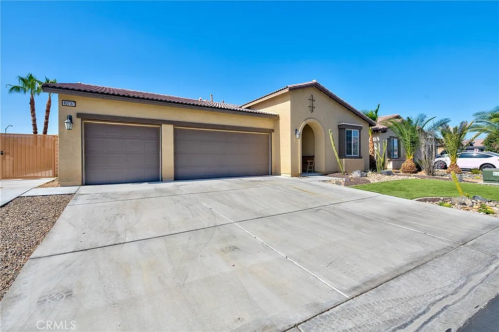 4 bed, 2793 sqft, $3,400 — Photo 2