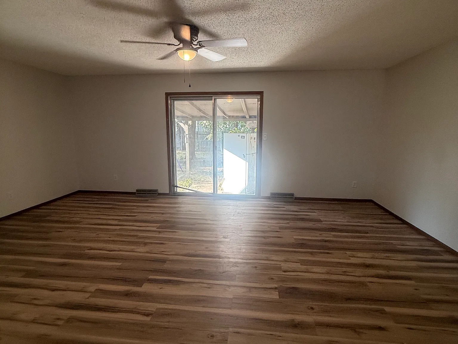 3 bed, 1270 sqft, $1,500 — Photo 3