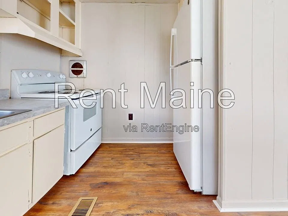 715 College Ave #21