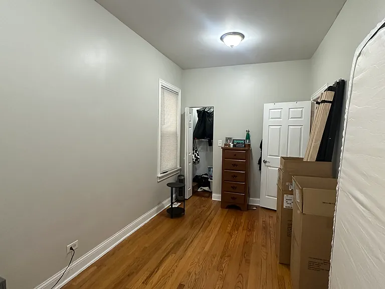 master bed (fits king)