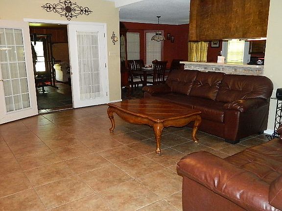 4th image of 3406 Woodcrest Ave
