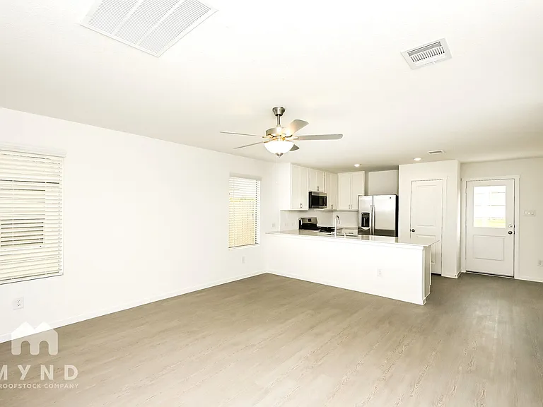 2652 Mistwood Dr — Photo 8