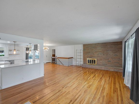 5th image of 415 W Shasta Way