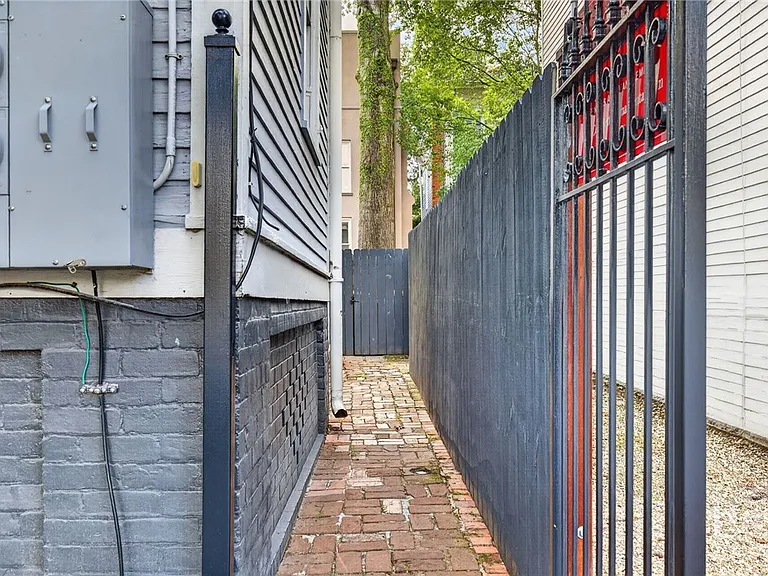 902 Barnard St — Photo 4