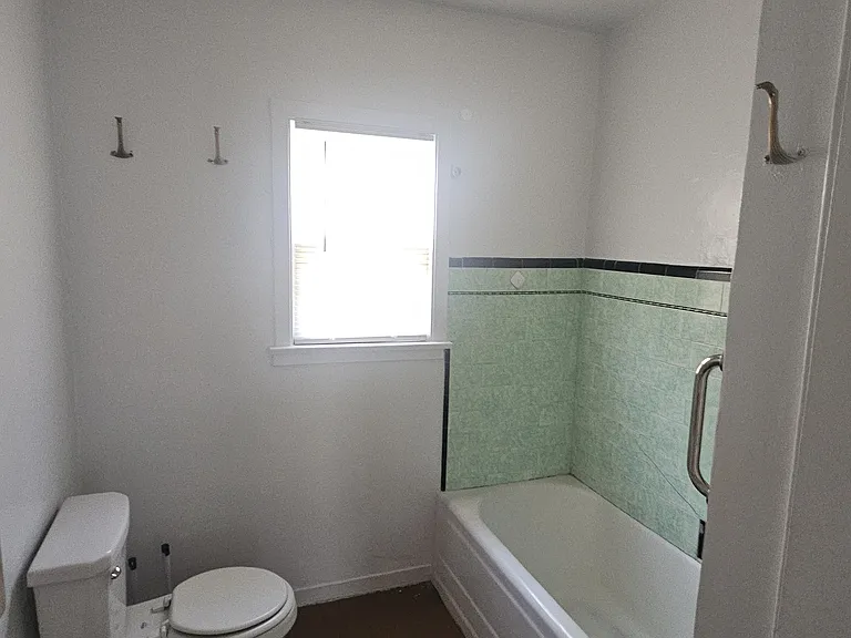 225 E Fredricks St — Photo 18