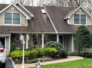 4 King Arthurs Ct, East Setauket, NY 11733