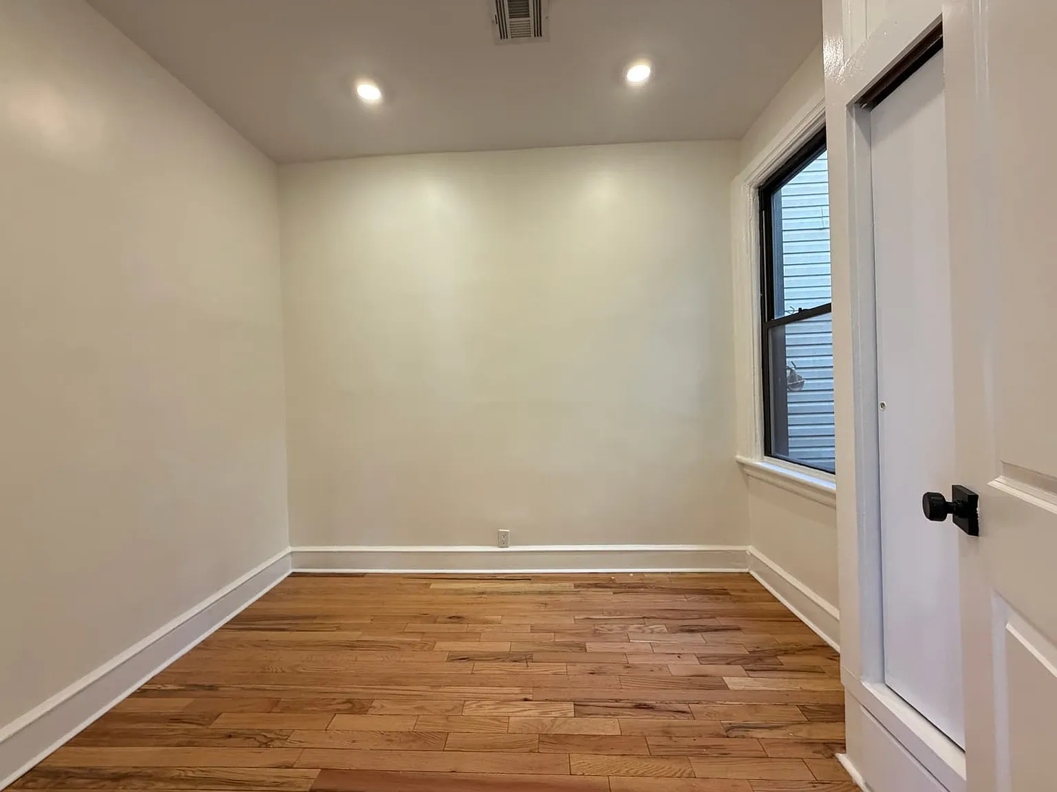 151 Thorne St — Photo 4