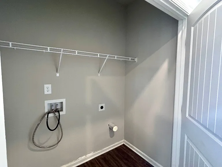 204 Aimes Dr — Photo 36
