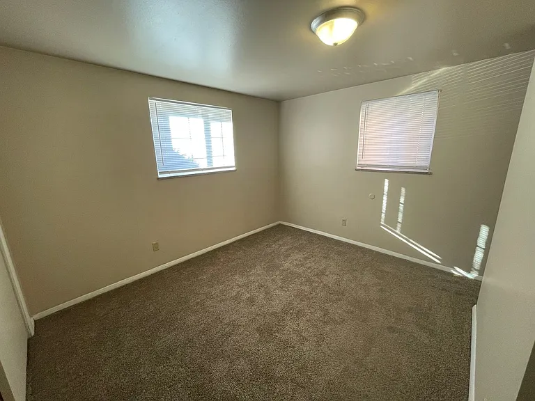 60 - ADDISON APARTMENTS — Photo 11