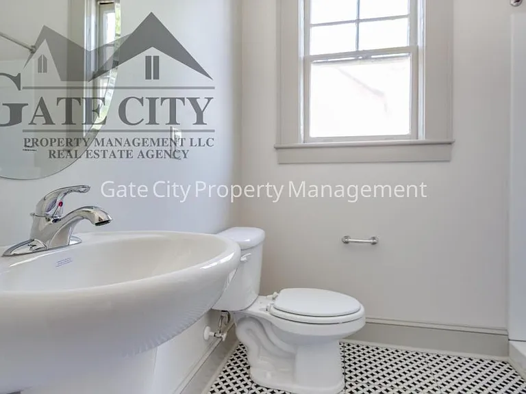 111 E Hendrix St #1 — Photo 8