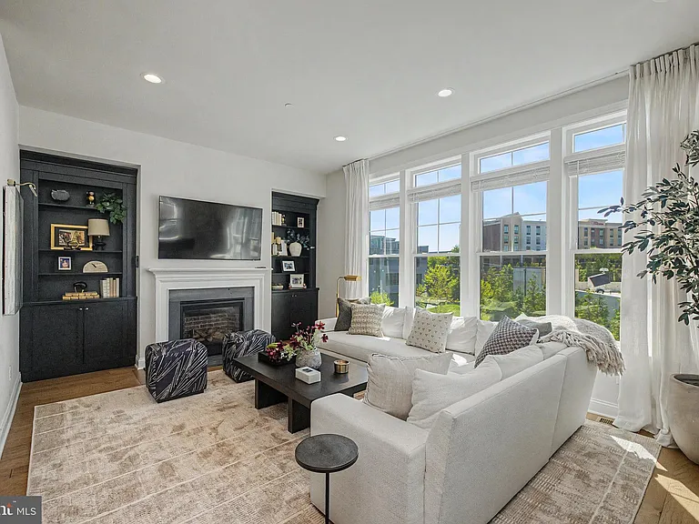 300 Squire Dr — Photo 12