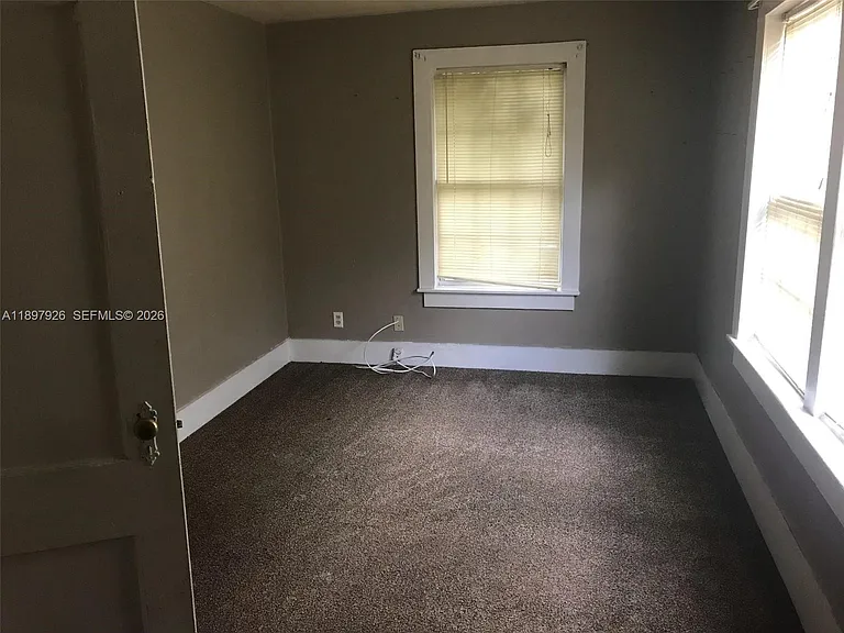 2748 Broadway Ave — Photo 11