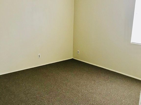4th image of 904 S Curtis Ln