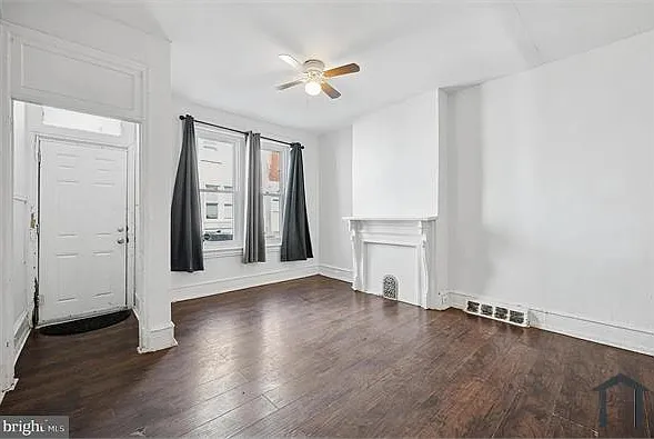 2541 N Cleveland St — Photo 2