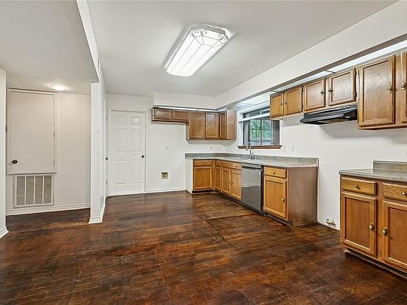 4th image of 3768 Tara Dr