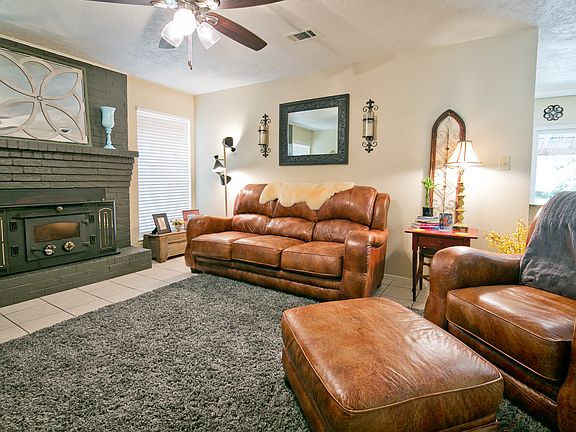 4th image of 305 Harmony Ln