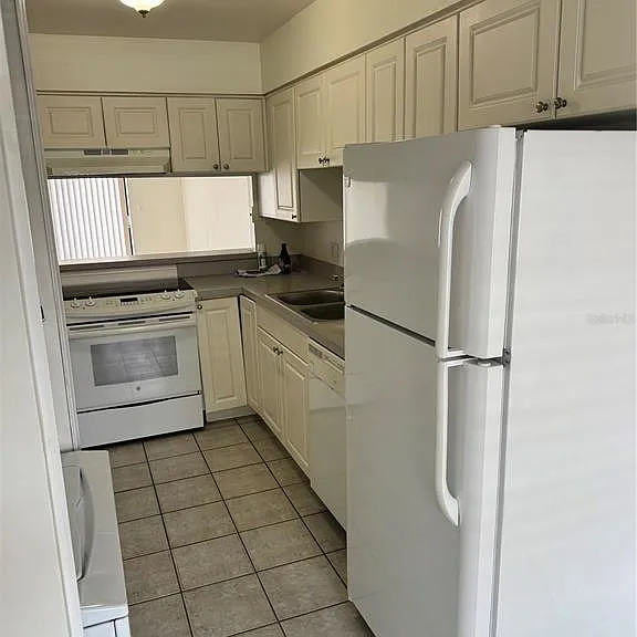 2219 Caribbean Dr S #27 — Photo 4