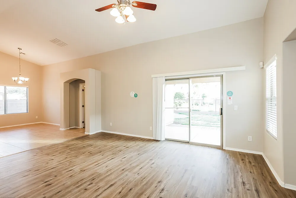 4 bed, 2.0 bath, 1527 sqft, $2,300 — Photo 4