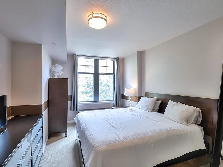 1021 N Garfield St #405 — Photo 3