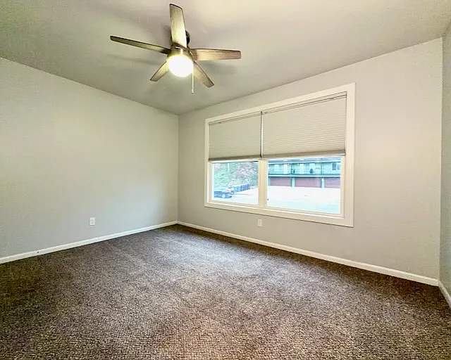 521 Cedar St NE — Photo 11