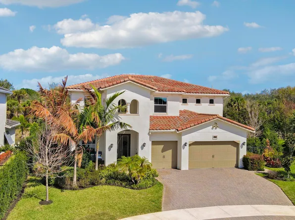 2475 NE Evinrude Circle, Jensen Beach, FL 34957