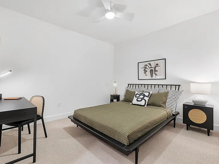 Guest bedroom with ceiling fan