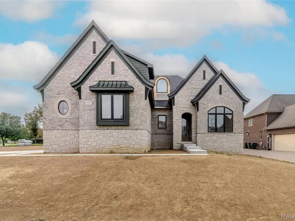 54237 Trieste Ct, Shelby Township, MI 48316